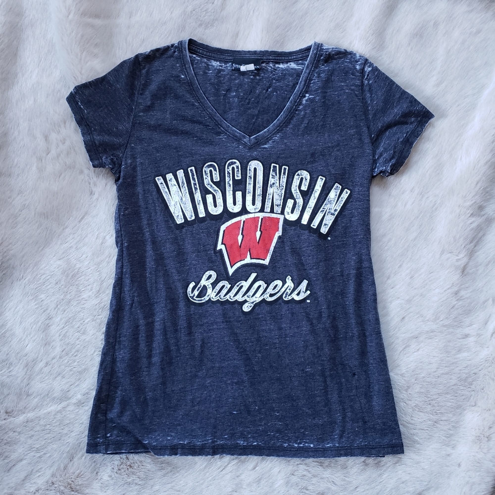 5th & Ocean Wisconsin Badgers Grey Shirt size L